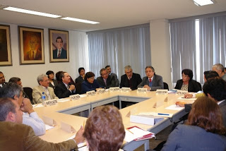 Otro aspecto de los pares evaluadores de la ACCECISO reunidos con las autoridades académicas de la Facultad de Ciencias Académicas de la UNAM
