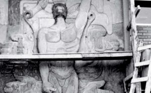 Fachada de la Vicerrectoría de la región Poza Rica y Tuxpan, 1998. Mural Conocimiento del hombre, autores: Teodoro Cano, Miguel A. Cano, Ramón León y Jesús Segura. Col. Unidad de Servicios Bibliotecarios y de Información (usbi) Poza Rica.