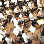 Imagen Con violín, vals y danzón, la OSX festeja los 700 años de la creación de Xalapa