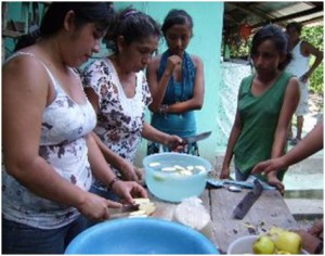 Algunas actividades realizadas con vainilla por "Mujeres de Oportunidades" (Foto: Marina de Luna Gómez)