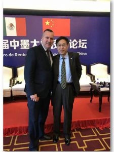 Dr. Qiu Ming Vicerrector de Beijing International Studies University BISU Junto al Dr. Esteban Zottele