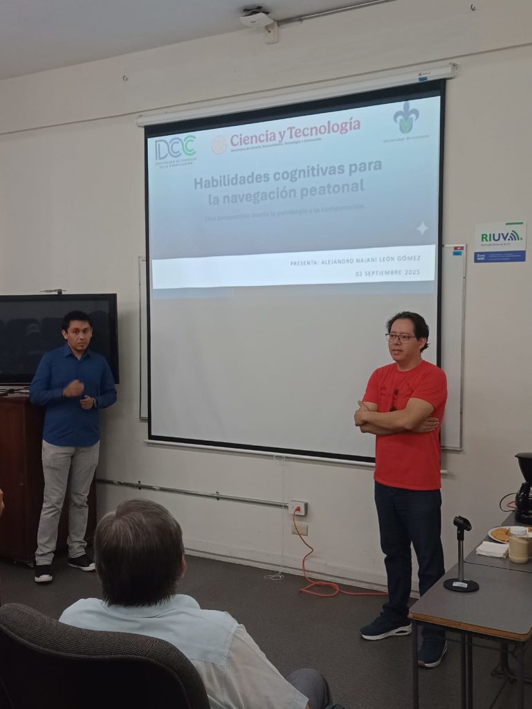 l Dr. José Rafael Rojano Cáceres frente a los asistentes, compartiendo un mensaje durante la inauguración del seminario.
