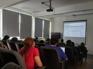 Mtra. Alma Rosa Galindo Monfil presentando