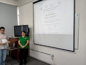 Mtra. Alma Rosa Galindo Monfil presentando