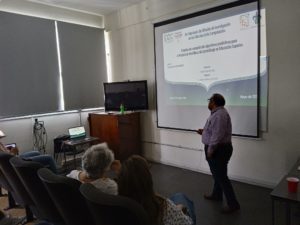 Mtro. Ángel Salas Martínez presentando