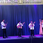 Imagen Música folklórica cantada por niños, en Miércoles de Casino