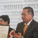 Imagen Egresado de Medicina recibió Medalla “Dr. Pedro Rendón Domínguez”