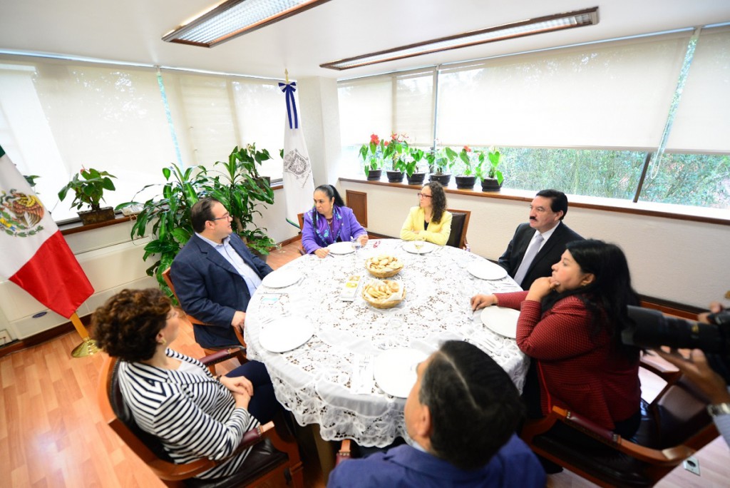  La Rectora y secretarios de la UV se reunieron con el gobernador Javier Duarte de Ochoa, la señora Karime Macías y Antonio Gómez Pelegrín.