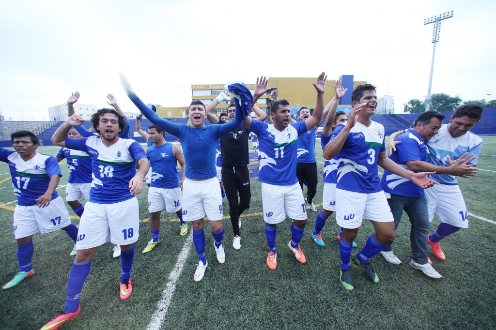 Halcones UV va por el triunfo ante Linces UVM, en el II Campeonato Universitario de Futbol Telmex 2015.
