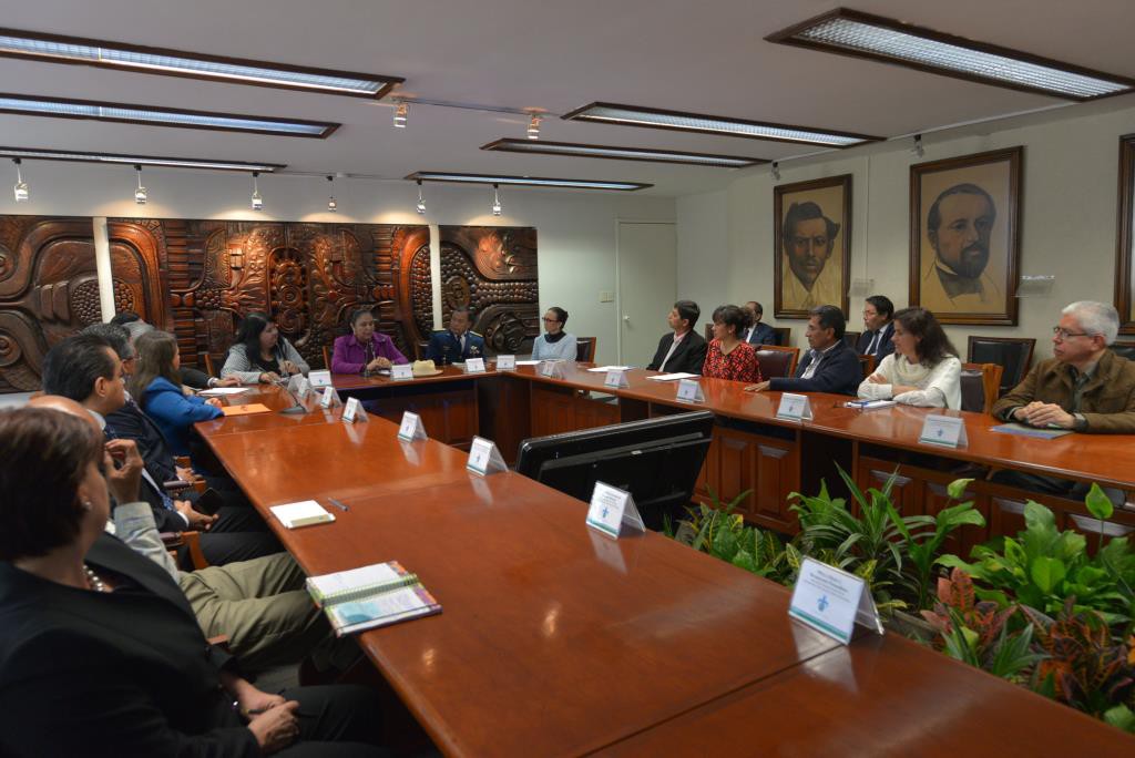 La Rectora y los secretarios de la UV recibieron a los funcionarios de la ESPE, de Quito, Ecuador.
