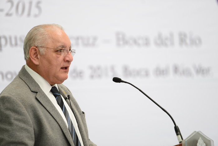 El vicerrector Alfonso Pérez Morales reafirmó el respaldo de la región a la rectora Sara Ladrón de Guevara