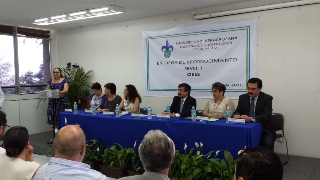 Sara Ladrón de Guevara celebró la acreditación de la Facultad de Odontología, región Xalapa 
