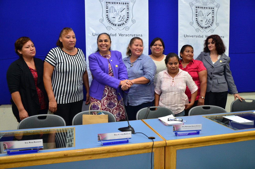 Al grupo de mujeres Las Patronas se les entregará la Medalla al Mérito UV, como parte del Foro Académico “Diálogos por la paz”