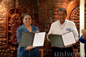 La rectora Sara Ladrón de Guevara y el presidente del CICX, José Luis Eusebio Hernández Suárez.