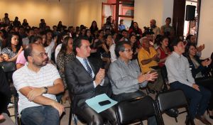 Estudiantes y académicos de FCAS en el evento.