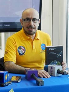 El astronauta mexicano Rodolfo Neri Vela.