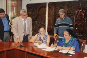 La Rectora recibió los documentos en que los jóvenes exponen sus puntos de vista sobre la actual circunstancia