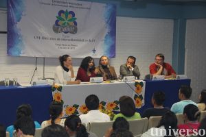 Aspecto del panel “UV: diez años de interculturalidad en la UV”.