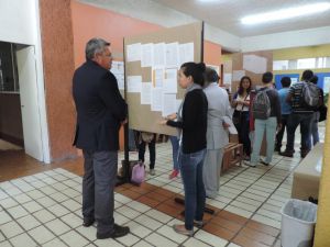 Evaluadores durante las sesiones de trabajo.