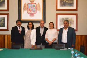 Autoridades universitarias con alcaldes de los municipios de Orizaba, Ciudad Mendoza y Nogales.