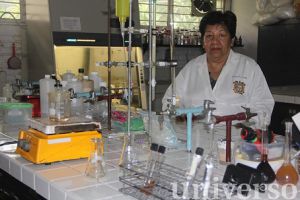 Yolanda Cocotle Ronzón, catedrática de la Facultad de QFB de la UV.