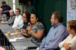 La rectora Sara Ladrón de Guevara inauguró el taller para académicos.