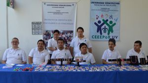 Estudiantes del Ceeepor participaron en la tradicional expo-venta de bisutería.