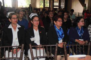 Estudiantes de la UV y de otras escuelas del país, durante la conferencia “Calidad en la formación profesional de enfermería”.