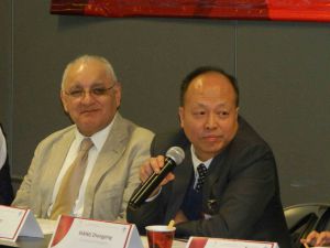 Alfonso Gerardo Pérez Morales y Xiang Zhongping. 