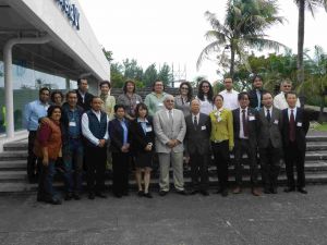 Miembros de las delegaciones de la ZUMC y UV.