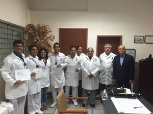 Alumnos ganadores de medalla de plata, con académicos de la Facultad de Medicina región Veracruz.