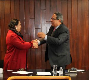 Ernesto Velázquez, director de Canal 22, celebró firmar “con una Universidad a la que admiro tanto”.