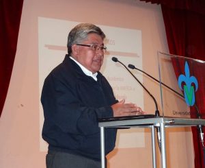 Manuel Gustavo González Burelo, depositario del reconocimiento “Arturo Elizundia Charles” al mérito académico.