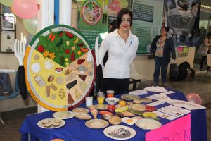 Stand de la Facultad de Nutrición, promoviendo hábitos alimenticios saludables