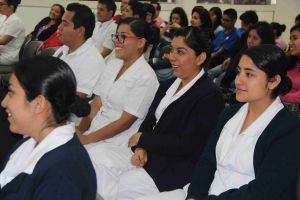 Estudiantes de la Facultad presenciaron la recertificación de docentes