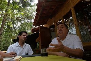 Atzin García y Miguel López Ramírez explicaron la importancia de la reforestación