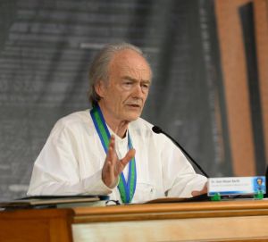 Jean Meyer dictó conferencia magistral en la FILU 2016