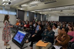 En la USBI Xalapa, Julieta Fierro Gossman dictó la ponencia “Leer ciencia”