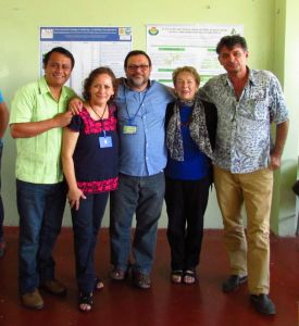 Rebeca Menchaca y David Moreno representaron a la UV en congreso internacional de vainilla