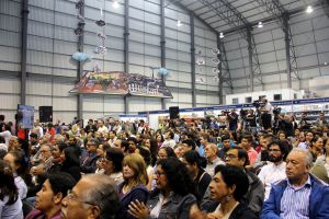 Comunidad universitaria y público en general en el inicio de las actividades