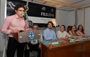 La Rectora e integrantes del Comité organizador de la FILU escucharon atentos a Luis Arturo Velasco Reyes