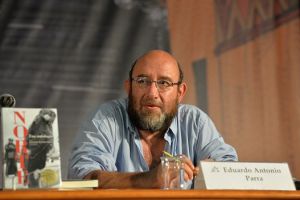 Eduardo Antonio Parra,  compilador del libro “Norte”.
