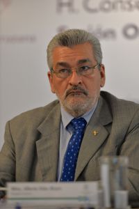 Alberto Islas Reyes, Abogado General, informó sobre las acciones legales emprendidas por la Rectoría de la UV