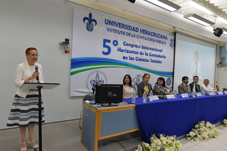 María del Carmen García, directora del ICP, dio la bienvenida al congreso