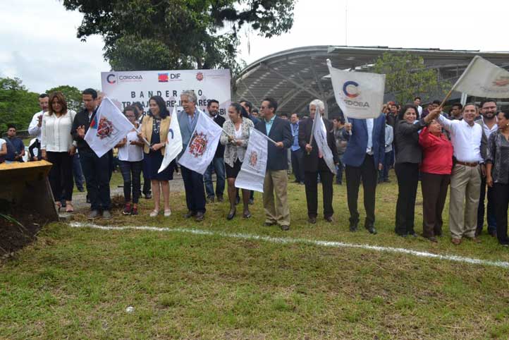Banderazo de inicio a los trabajos preliminares de construcción del andador de la USBI Córdoba