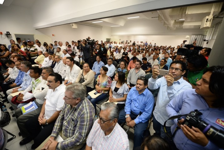 El público asistente a los foros del PVD abarrotó la sala de videoconferencias de la USBI-Coatzacoalcos