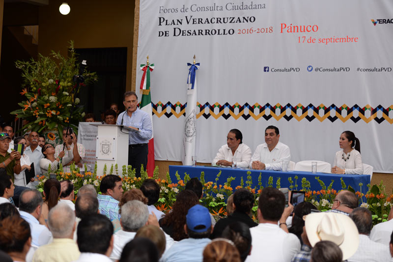 El gobernador electo Miguel Ángel Yunes Linares destacó: “No hay mejor espacio para este Foro que la UV”