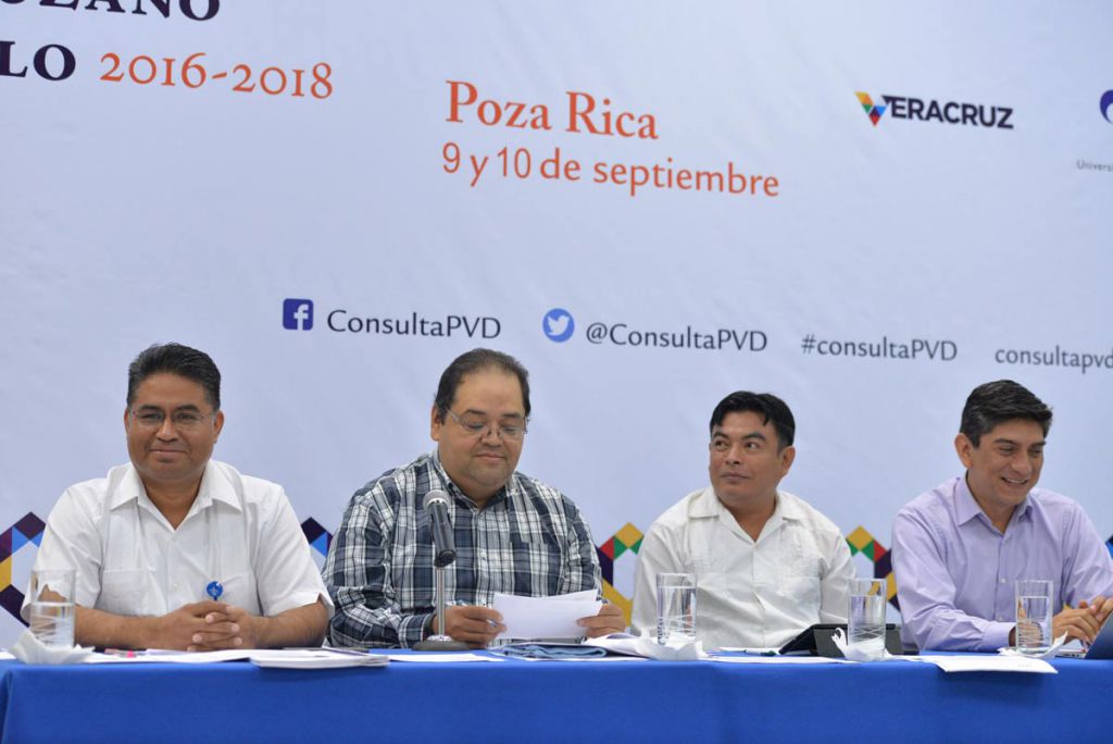 Miguel Ángel González, Juan Manuel Pech, José Francisco Murguía y Alfredo Cristóbal, académicos de la región Poza Rica-Tuxpan