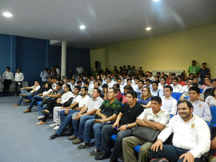 Estudiantes participaron en conferencias y talleres 