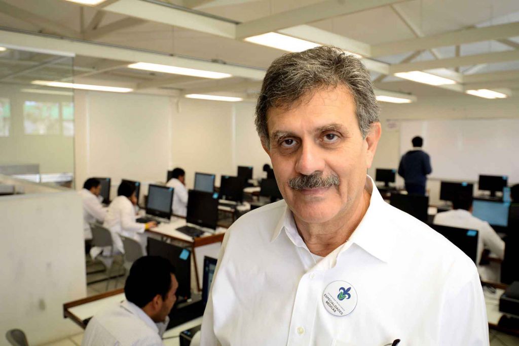 Jorge Sánchez Mejorada, coordinador de Especialidades Médicas de la UV